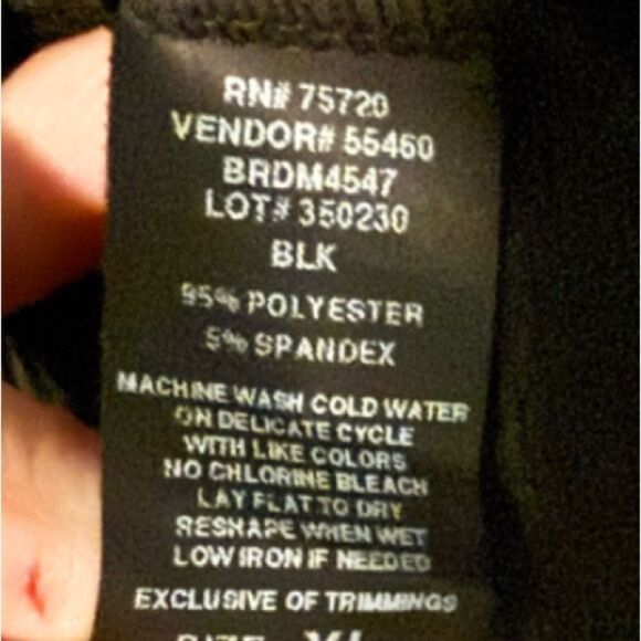 Red by BKE black ribbed top with keyhole neck, 95% polyester/5% spandex, size xl - Picture 6 of 7